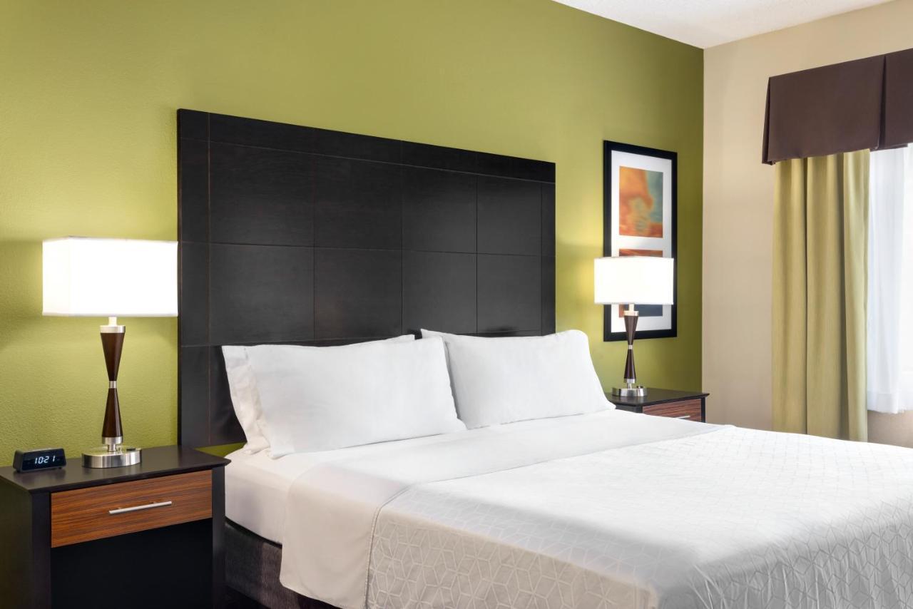 Holiday Inn Express Hotel & Suites Edmond By Ihg Exterior foto
