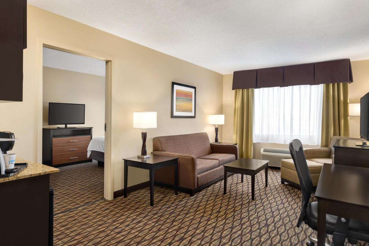 Holiday Inn Express Hotel & Suites Edmond By Ihg Exterior foto